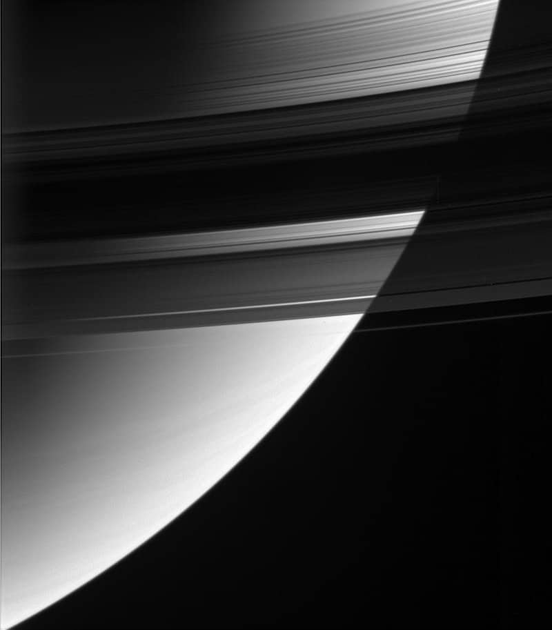 Esta imagem foi cortada a partir de uma vista panorâmica do principal sistema de anéis de Saturno, e inclui os nomes das principais características do anel. Créditos: NASA / JPL-Caltech / Space Science Institute.