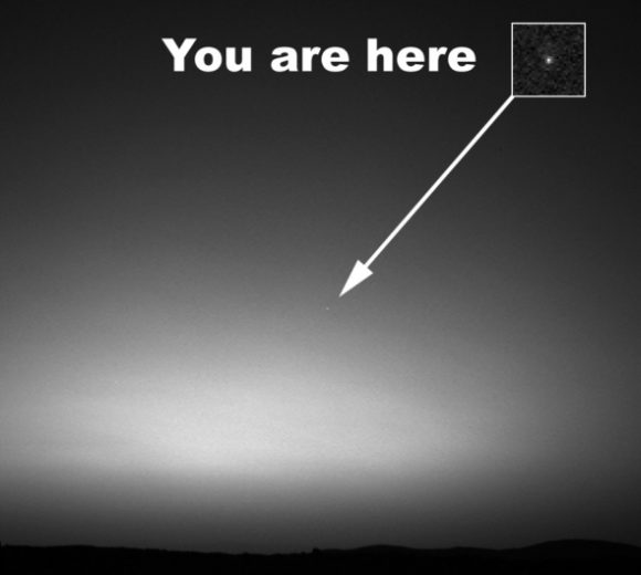 A primeira imagem tomada nunca da Terra a partir da superfície de um planeta além da Lua. A imagem foi tirada pela câmera panorâmica do Mars Exploration Rover do Espírito no dia 8 de março de 2004, uma hora antes do nascer do sol no dia marciano 63, ou sol, da sua missão. Crédito: NASA / JPL. 
