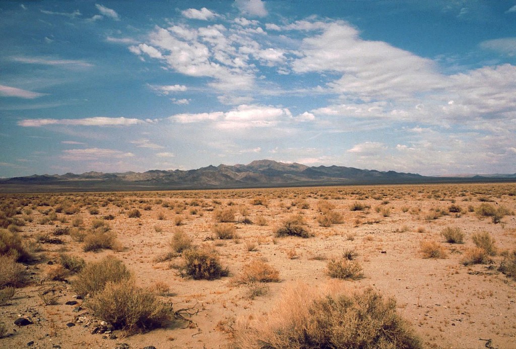 1280px-Death_Valley,19820816,Desert,incoming_near_Shoshones