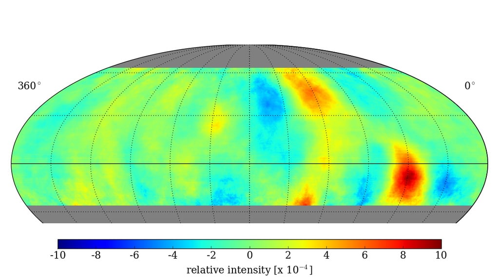 Mapeando o céu com apenas um terço de seus detectores, o HAWC já capturou três regiões de energia em excesso, mostradas em vermelho. Crédito: Daniel Fiorino, Colaboração UW-Madison/HAWC 